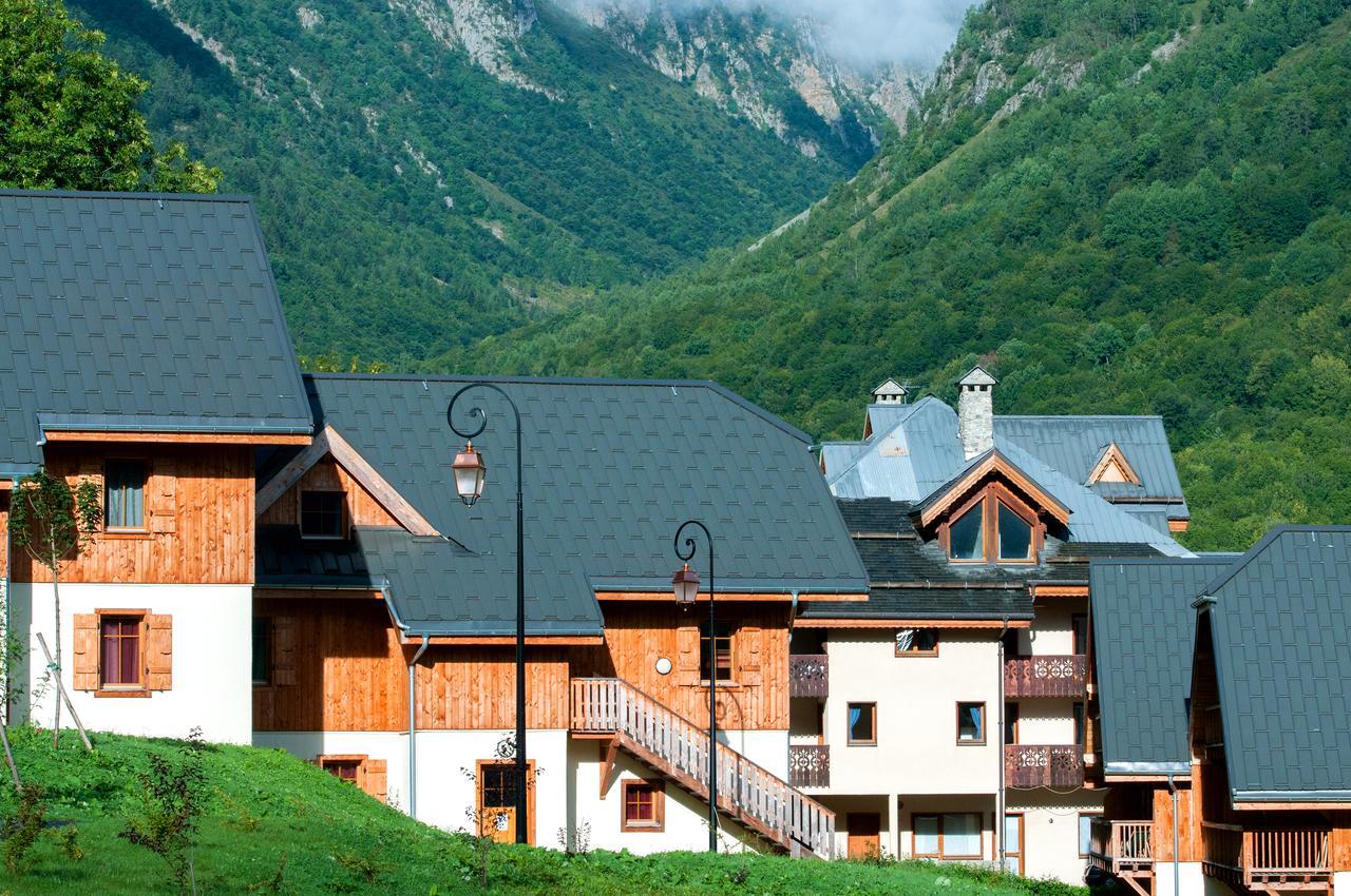 Goelia Les Chalets De Belledonne Saint-Colomban-des-Villards Exterior photo